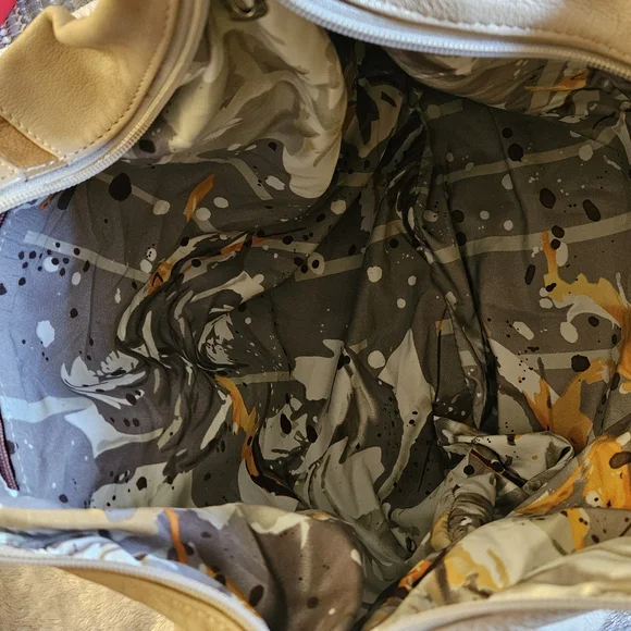 Elegant Multi-Color Leather Hobo Bag - Picture 3 of 9